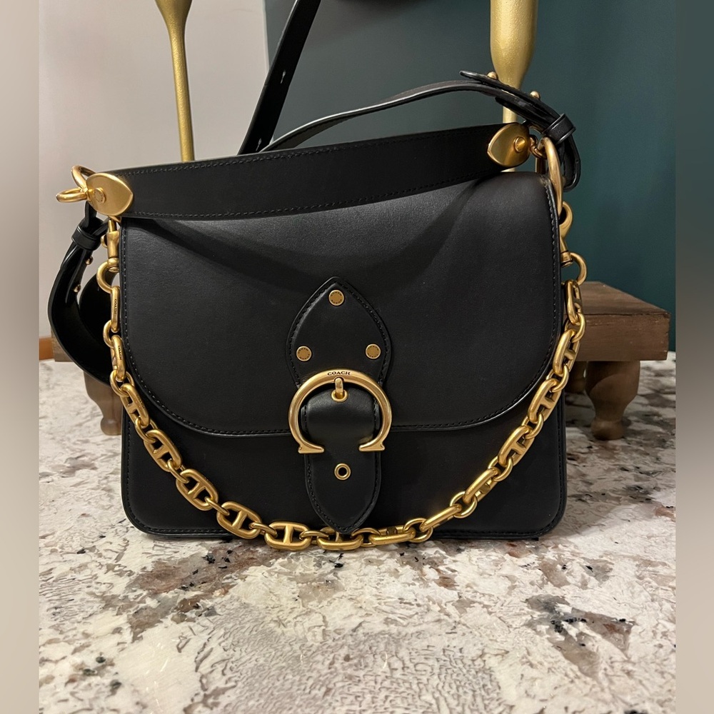 ⭐️Coach New Rivet Beat bag!